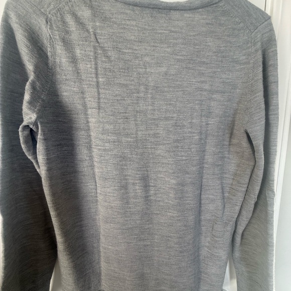 Banana Republic Gray V-Neck 100% Merino Wool Women’s Sweater Med Cozy Soft - Picture 5 of 5